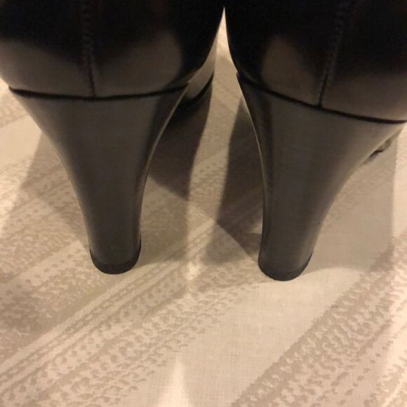 Michael Kors Black Round Toe Chunky Heels - Picture 6 of 8